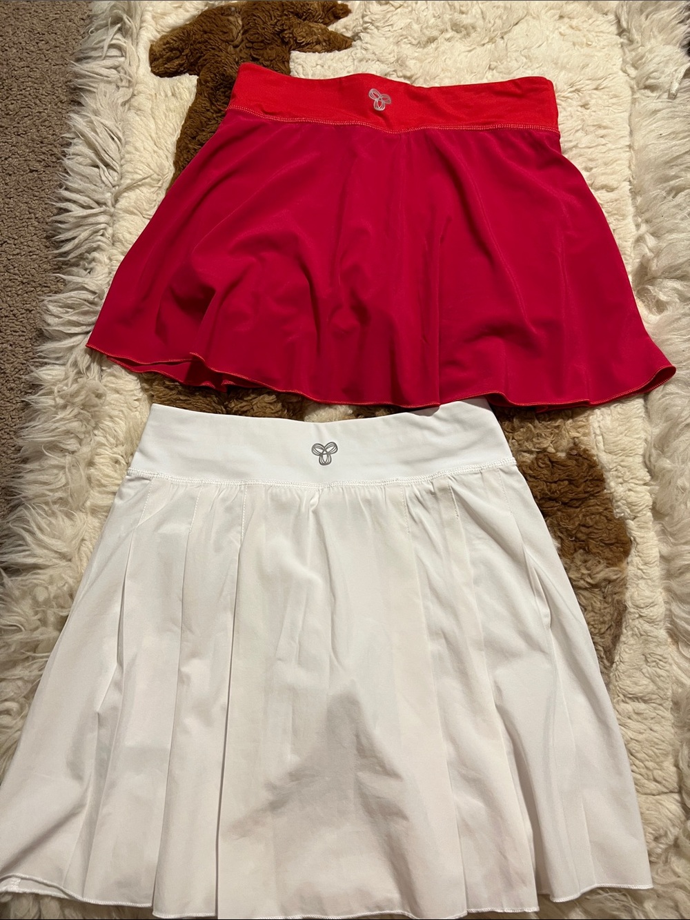 Aritzia TnAction Tennis skirt x 2 both small - Picture 2 of 3